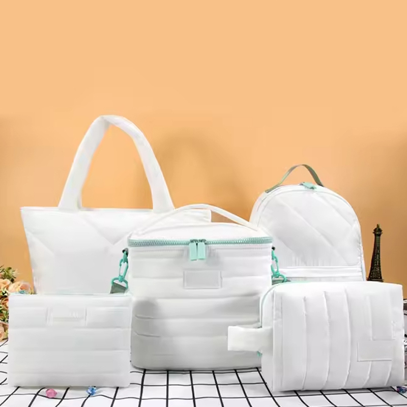 聚酯纤维坚固背包,带双向拉链